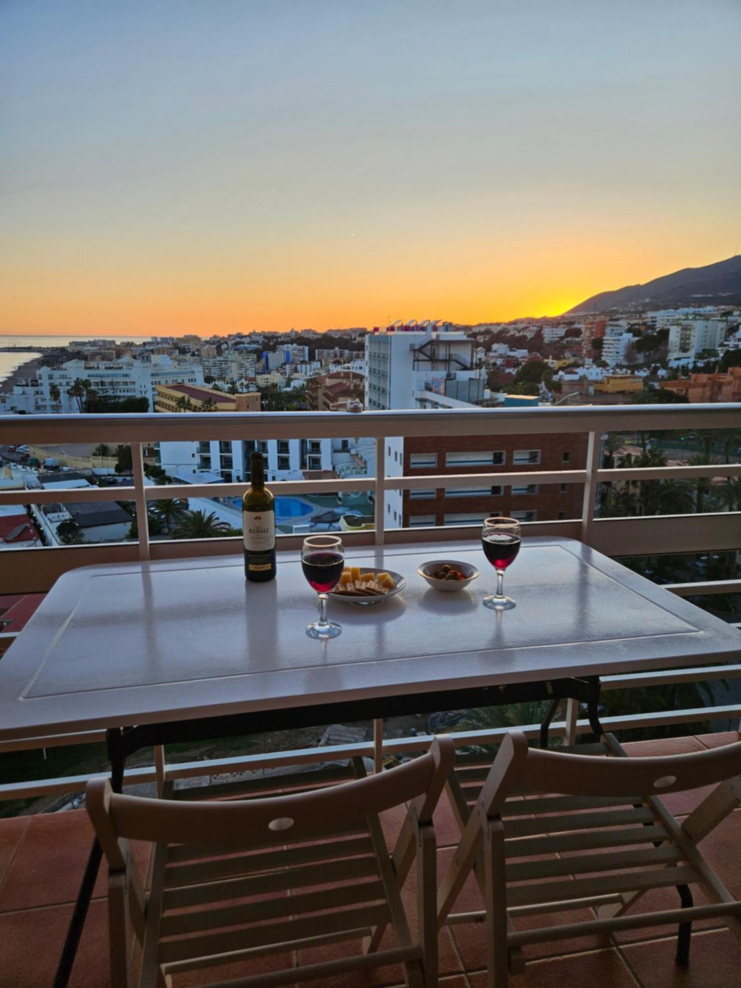 La Roca-Mediterraneo Views, 8Th Floor-New Kitchen- Pool- Parking-Air Conditioning, Ceiling Fans & Free Wifi Lejlighed Torremolinos Eksteriør billede